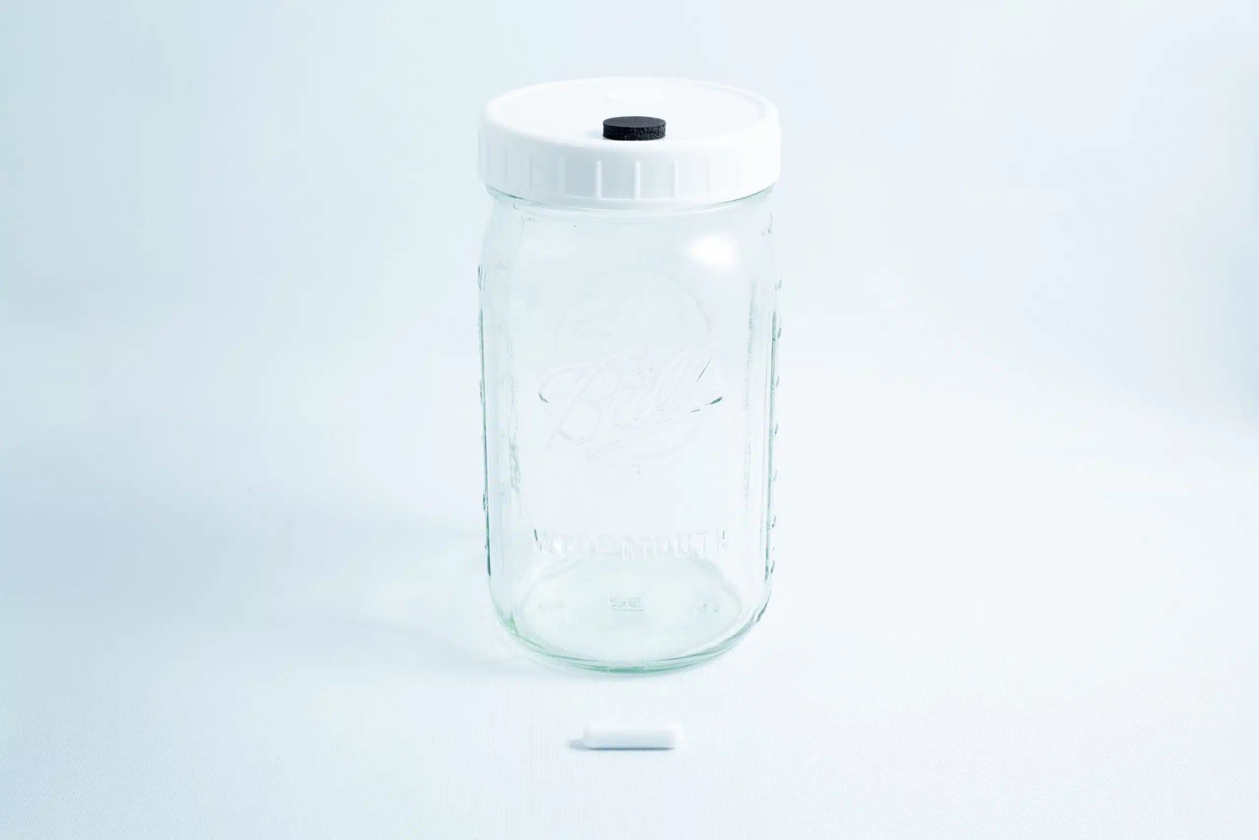 Magnetic Stirrer Bar 5 pc 7*30 mm PTFE Lab Spinner Cylinder White 5 1L Mycology Ball mason jar with injection port and air vent, genuine and autoclavable, features a white lid and a small white cylindrical object in front, displayed on a white background.