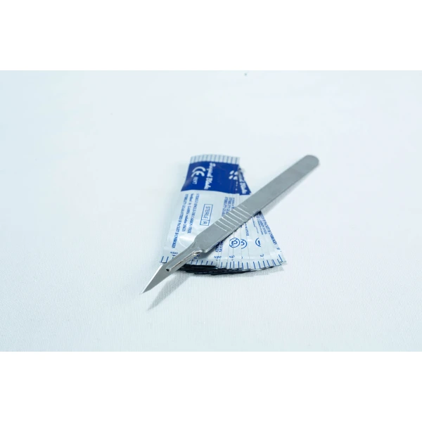 scalpe and sterile blades