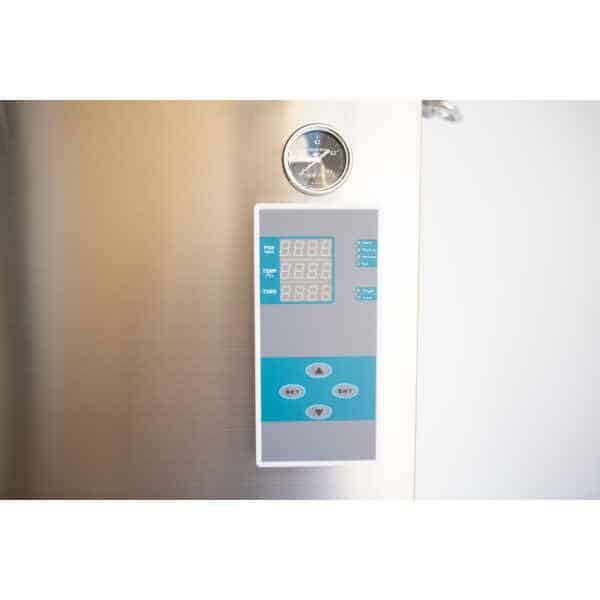 150l Vertical Autoclave with dial and control panel