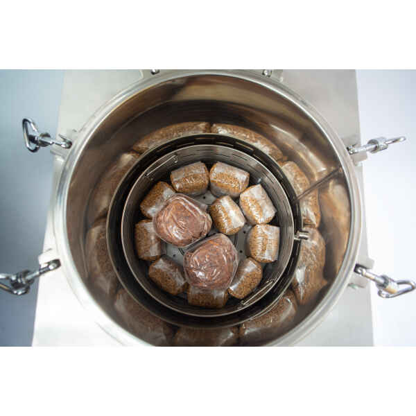 150l Vertical Autoclave filled with grains and substrate