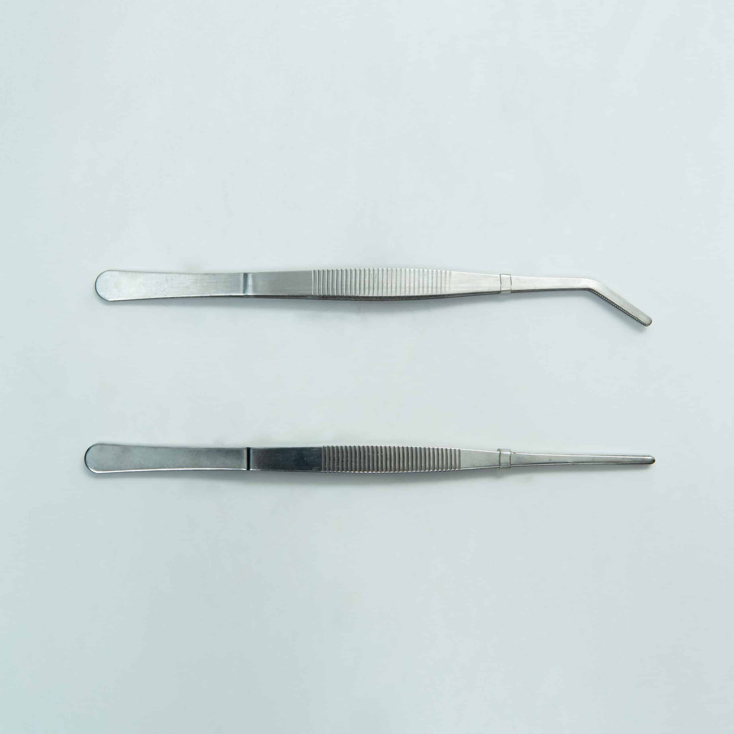 Stainless Steel Plant tissue culture Lab Forceps | Curved & Straight Tips | 25cm 1 Two stainless steel Plant Tissue Culture Lab Forceps, one with a straight tip and one with a curved tip (15 cm each), are shown on a plain light background. These forceps are ideal for precise handling in various laboratory applications.