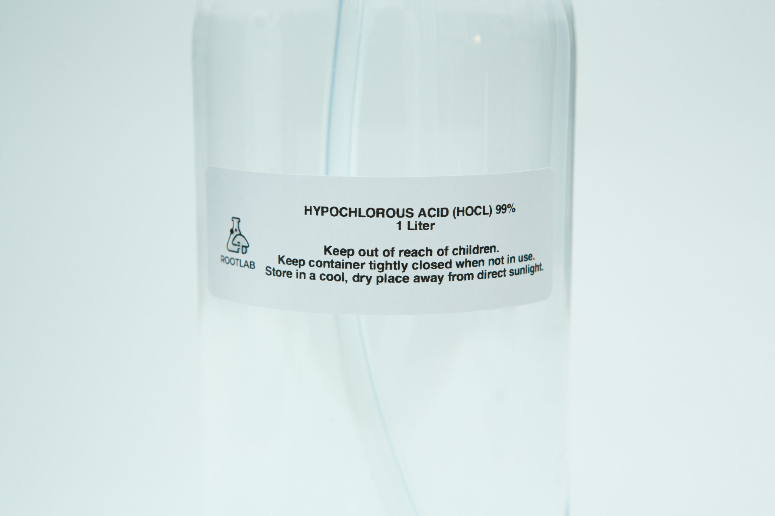 Hypochlorous Acid (HOCL) | PPM 40 5 A transparent 1-litre bottle labelled โHypochlorous Acid (HOCl) | PPM 40,โ featuring detailed storage and safety instructions.